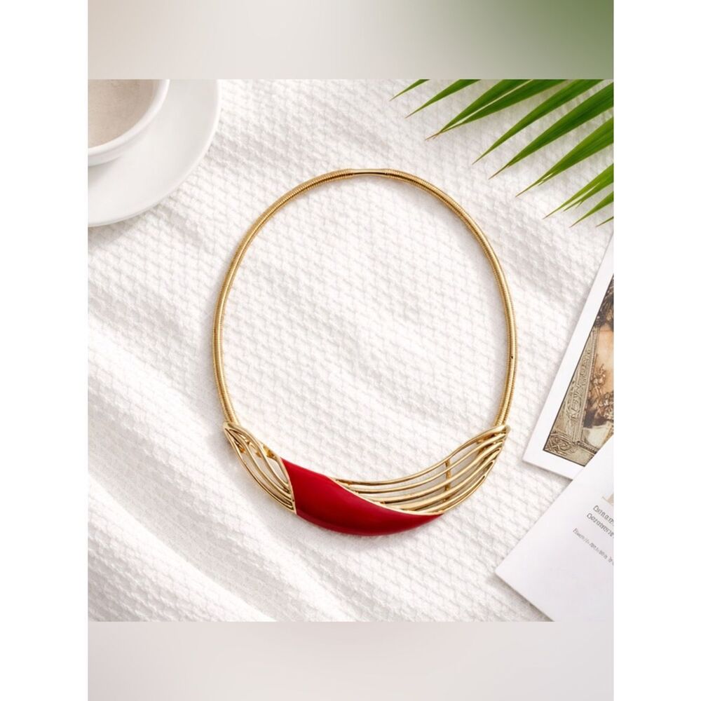 🛍️ Red gold cut out choker necklace jewelry